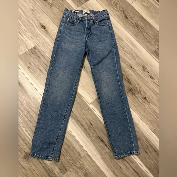 Universal Threads - Picture 1 of 8